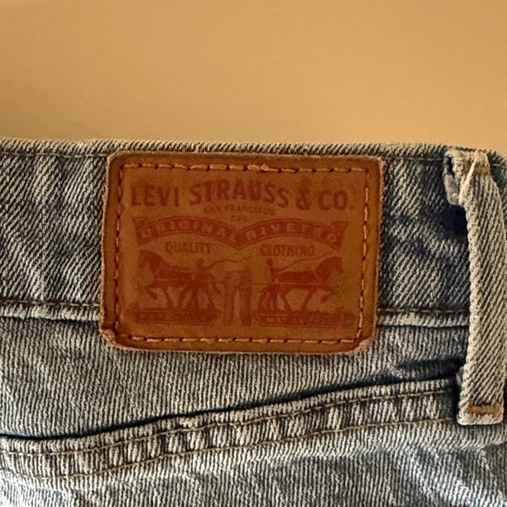 49. | Levi's | Distressed Light Blue Skinny Jeans - Picture 4 of 7